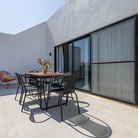 Stylish Side Seaview Penthouse By Quicktrips * St. Paul's Bay