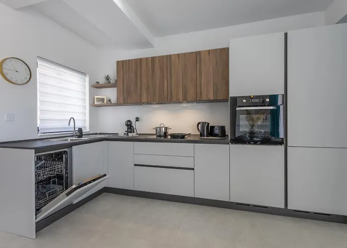 Apartment Stylish Side Seaview Penthouse By Quicktrips