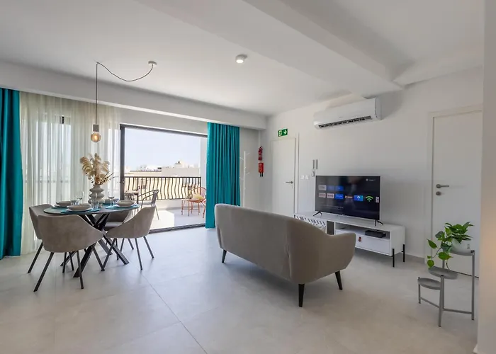 Stylish Side Seaview Penthouse By Quicktrips